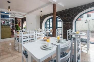 Herberge Hostal North Seymour