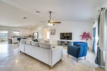 コテージ Canal Front Cape Coral Home W/ Fire Pit, By Beach!
