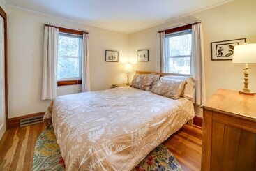 Lakefront Bradford Cottage W/ Dock, Near Skiing!