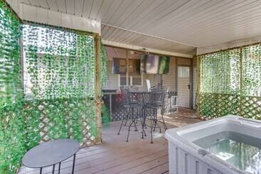 Pet Friendly Birmingham Cottage W/ Private Hot Tub
