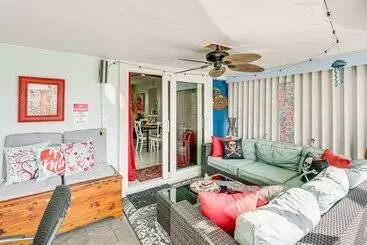 Mökkimajoitus Port Charlotte Paradise W/ Private Outdoor Oasis!