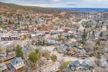 Mökkimajoitus 1br Quiet Neighborhood & Nearby Parks