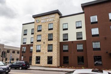 Cobblestone Hotel & Suites Chippewa Falls