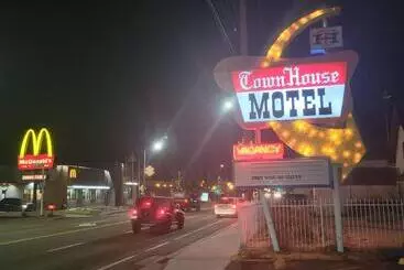 Townhouse Motel