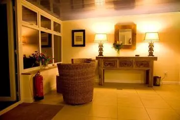هتل Innocence Rooms  East