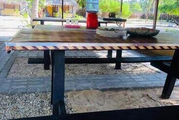 호텔 Lankathilaka Kitesurfing Holiday Resort