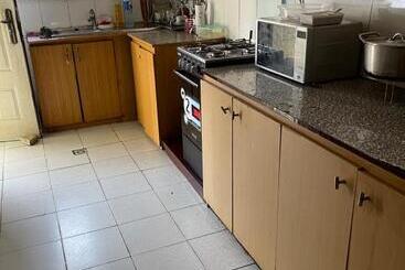 پانسیون Od V!ck S Budgets, 24hr Power, Security, Dstv