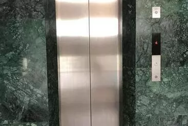 ホテル อพาร์ตเมนต์ กฤษดาแกรนด์พาเลส