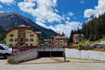 ホテル Villaggio Turistico Ploner   Nel Cuore Delle Dolomiti Tra Cortina E Dobbiaco