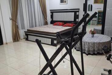 Panzió A Balcony With A Mountain View