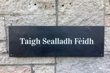 Taigh Sealladh Fèidh B&b