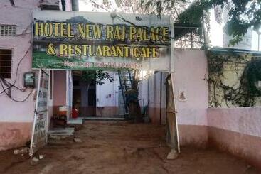 호텔 New Raj Palace