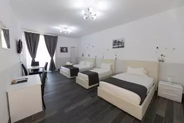 مسافرخانه Arch Rome Suites