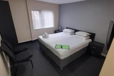 Lymedale Suites Studios & Aparthotel In Newcastle Under Lyme & Stoke