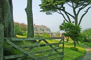 Yha Lands End Hostel