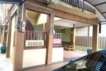 ホテル Oyo 90915 Ilham Villa