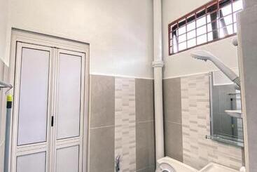 Pensão Queen Room Semi Attached Bathroom Bukit Mertajam Alma Impian