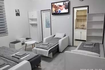 هاستل Apartmani Pinokio