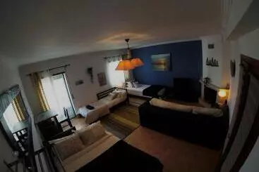 Majatalo Peniche Surf Lodge 2