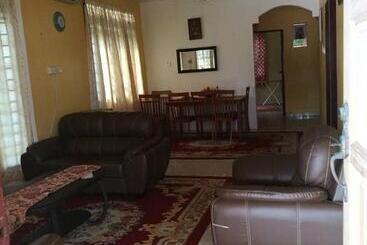 פנסיון Beachland Guesthouse