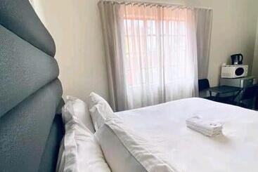 Pension Tshinakie Guesthouse Pretoria