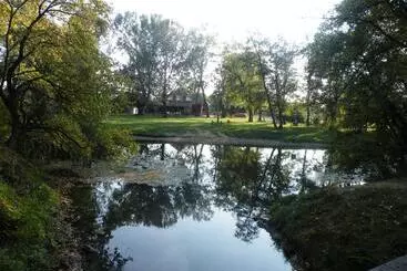 Vizimalom Kemping, Panzió és étterem