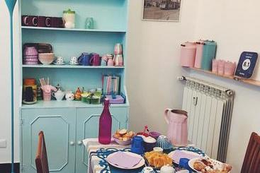 تختخواب و صبحانه Ariadimare