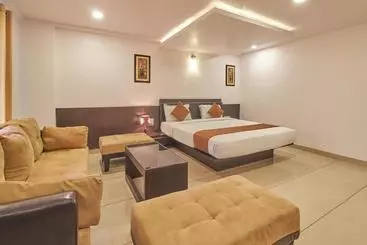 Hotel Capital O 1761 Aavass Inn Paradise