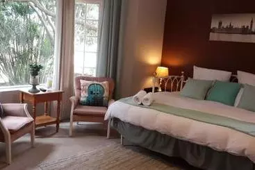 تختخواب و صبحانه Garland Place
