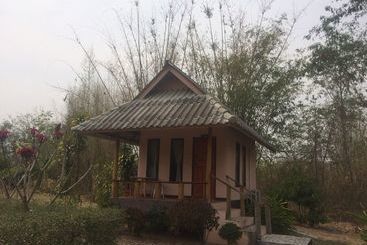 Hotel Baan Suan Violin