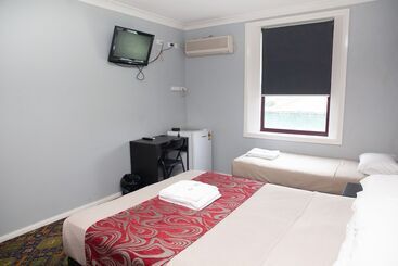 מוטל Royal Hotel Singleton