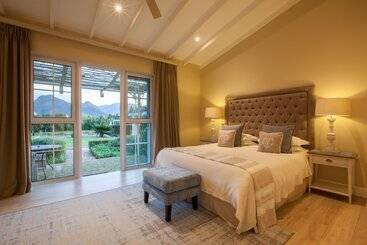 פנסיון La Cabriere Country House