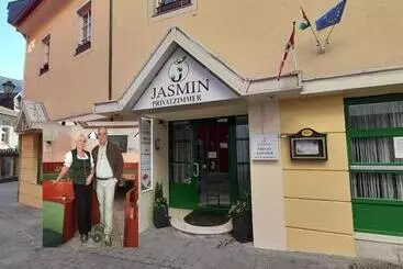 Bed & Breakfast Jázmin Panzió Közös Konyhával