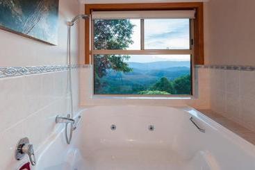 בית מלון כפרי Artisan Spa Views B&b And Cottage