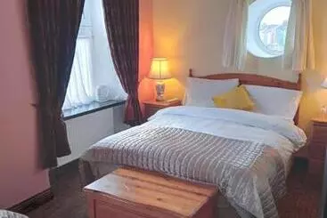 Bed and Breakfast Buggle S Pub And Accommodation