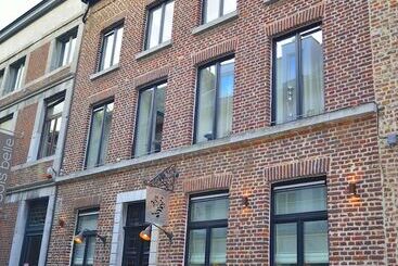 تختخواب و صبحانه De Koddige Kater