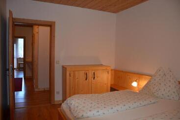 住宿加早餐  Pension Zum Schreiner