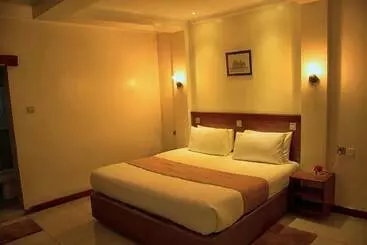 هتل Brownie S Guest House
