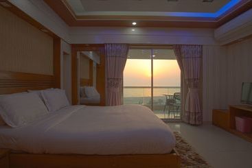 Neeshorgo Hotel & Resort