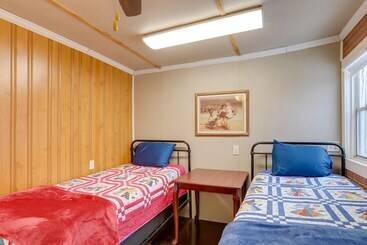 קוטג'' Historic Hardy Home W/ Game Room On Main Street