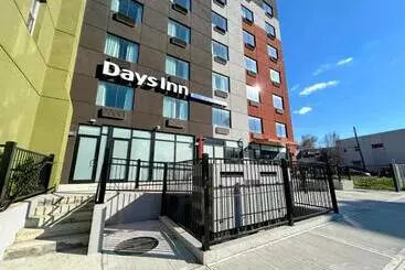 هتل Days Inn By Wyndham Staten Island