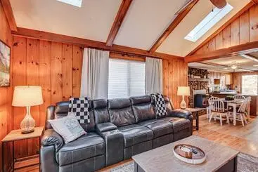 コテージ Inviting Alton Bay Home Near Lake Winnipesaukee!