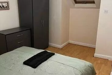 اقامتگاه Stunning 3 Bed House In Nottingham