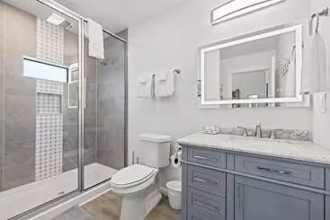 コテージ Primrose Waterfront With Hot Tub