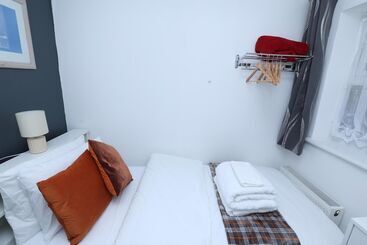 Residens Beautiful 4 Bed House In Erith