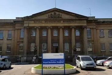 レジデンス Stunning 3 Bed House In The Heartreading