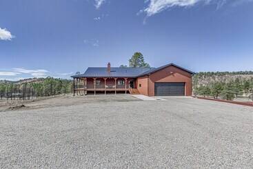 کلبه Spacious Ruidoso Home: Hike, Golf, Ski & More!