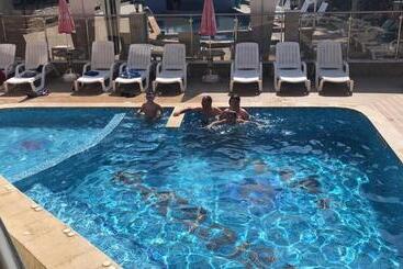 Hotel Sunny Paradise Family