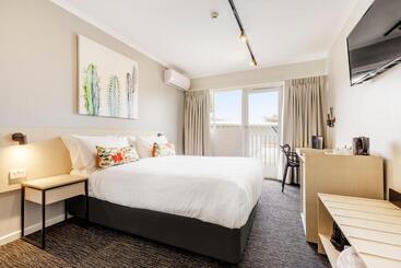 Motel Nightcap At Findon