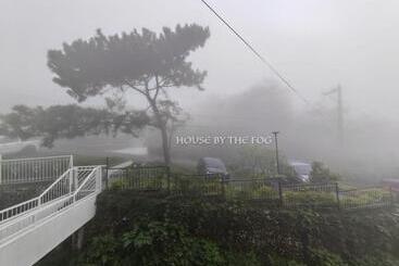 Bed and Breakfast House By The Fog  Suite Room